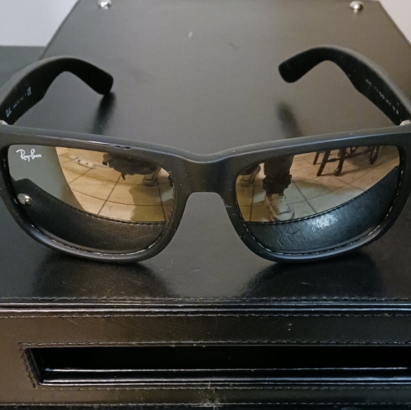 RAY-BAN Justin Polerized Sun glasses - Picture 9 of 10